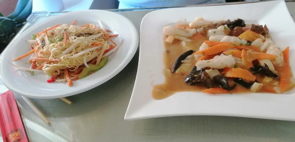 Wok À la Seiche Et Nouilles Sautées Aux Légumes